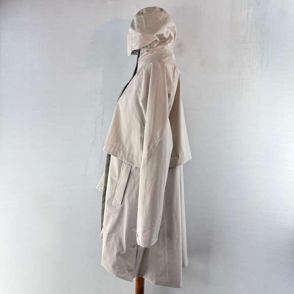 Athleta Edgewater Light Khaki Hooded Rain Jacket - Picture 5 of 16